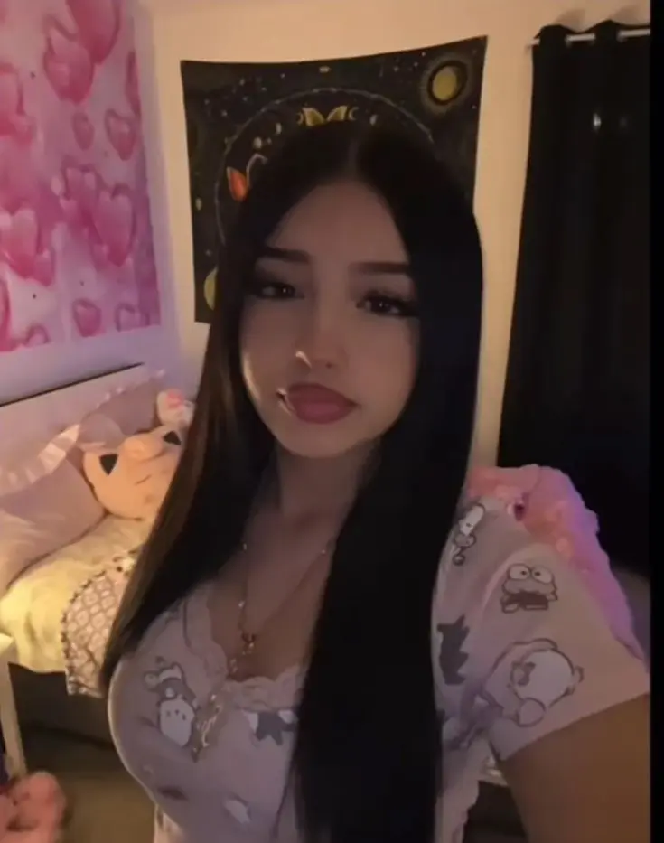 Avatar of Mia // Horny GF Invites You Over
