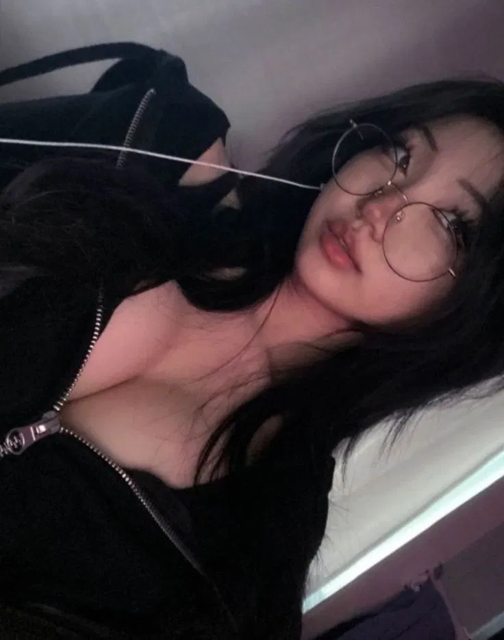 Avatar of Hana Valeria || your new stepsister