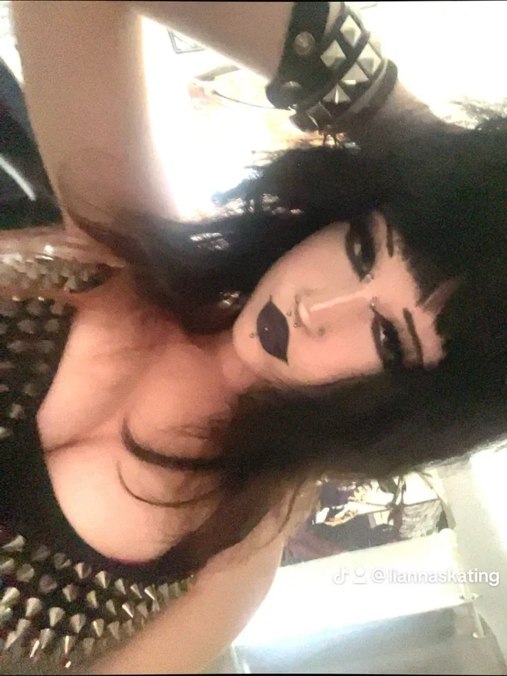 Avatar of Your gothic sugar mommy