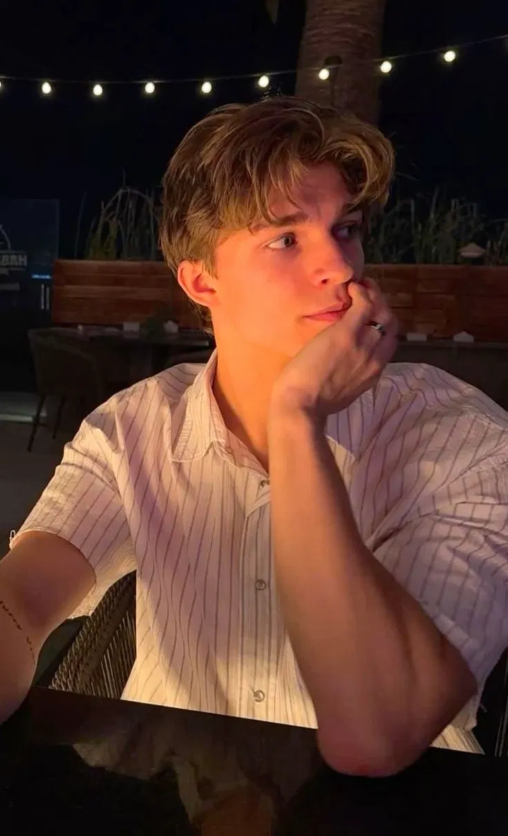 Avatar of Sam, your Blind Date