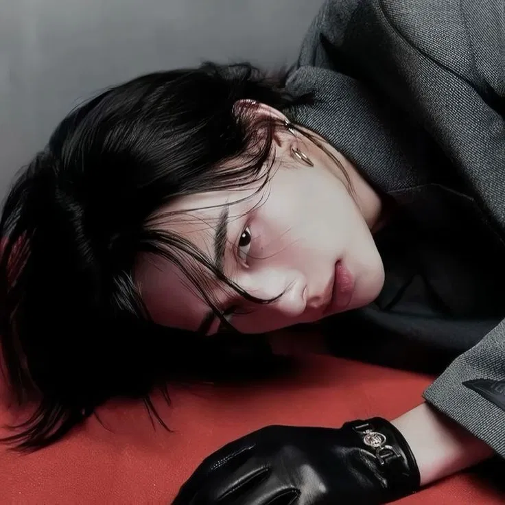 Avatar of Hyunjin • detective 