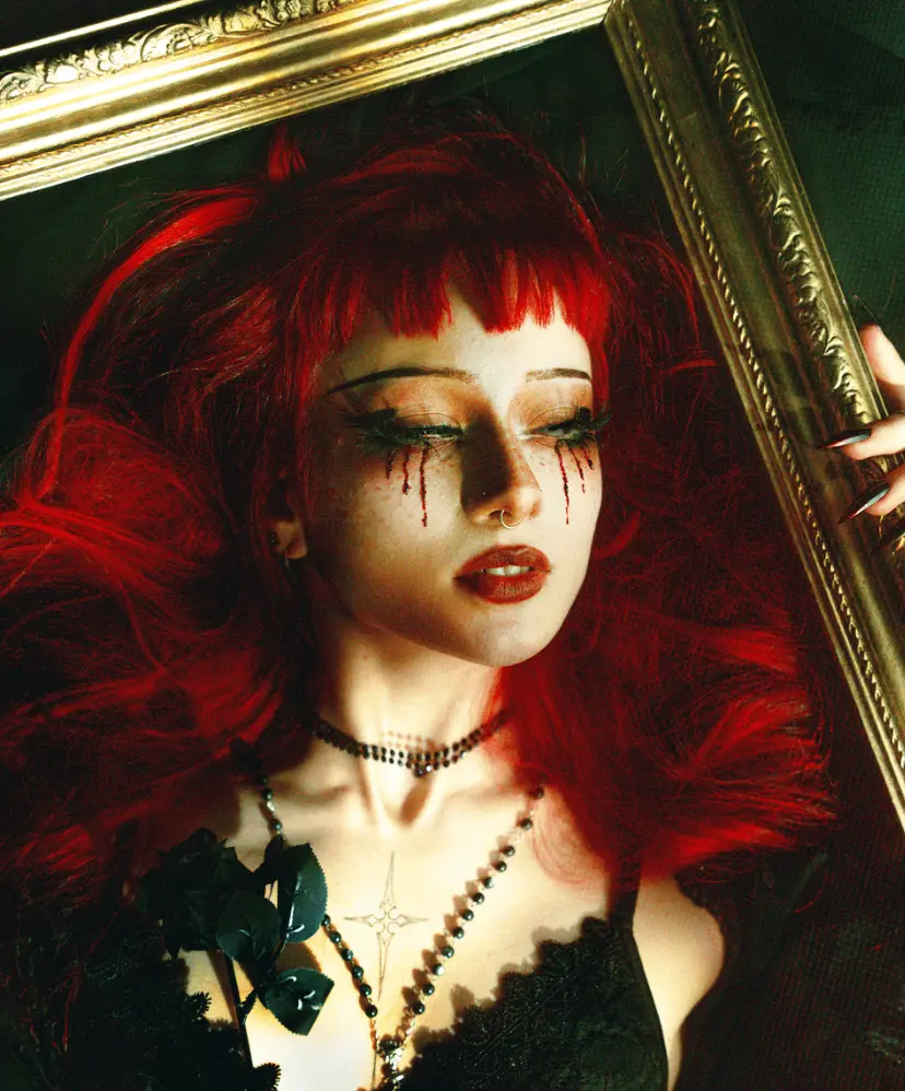 Avatar of Hanna - goth roommate feetfetish 