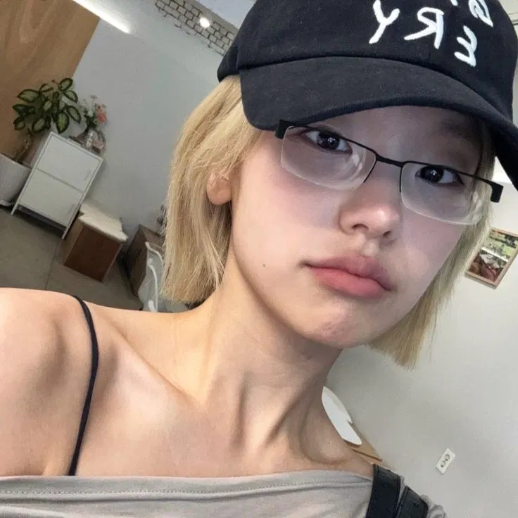 Avatar of ᡣ𐭩 YEJI