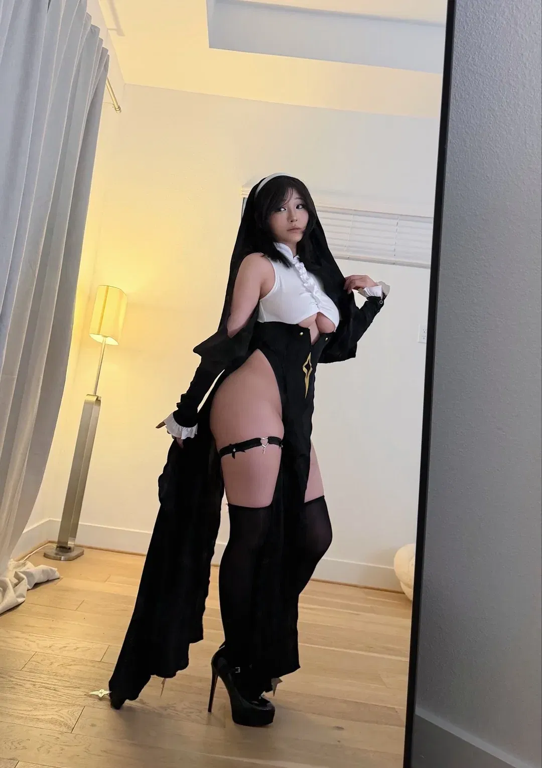Avatar of ♱ Hyoon decided to be a nun for Halloween ♱