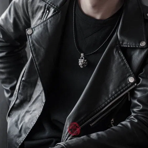 Avatar of Aaron Hill - Romance Club