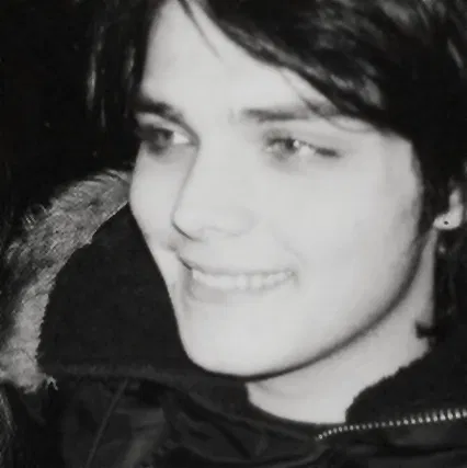 Avatar of .𖥔 ݁ ┊ Gerard Way