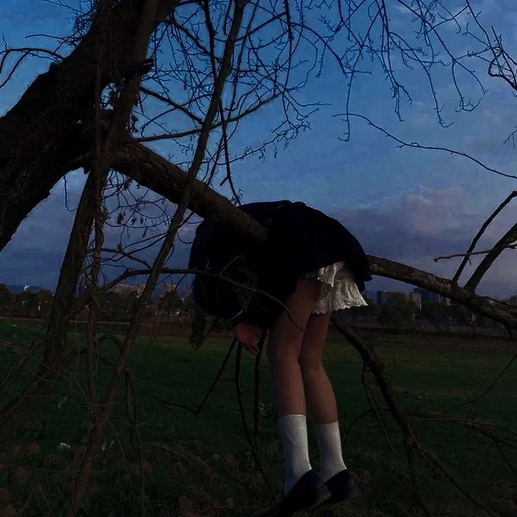 Avatar of Ellie | Sleeping girl on a tree