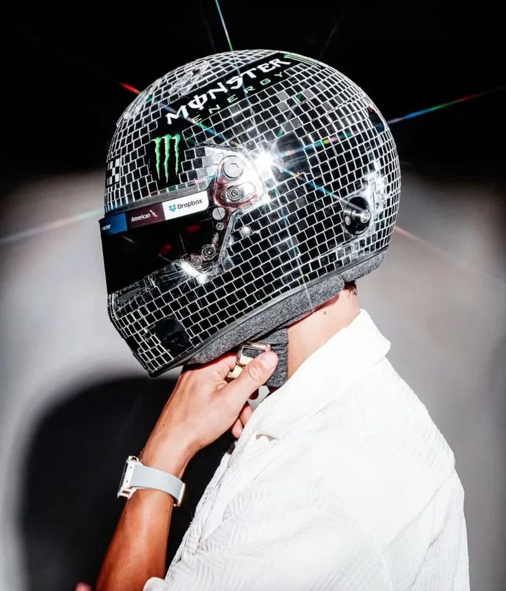 Avatar of Lando Norris 🪩 HELMET