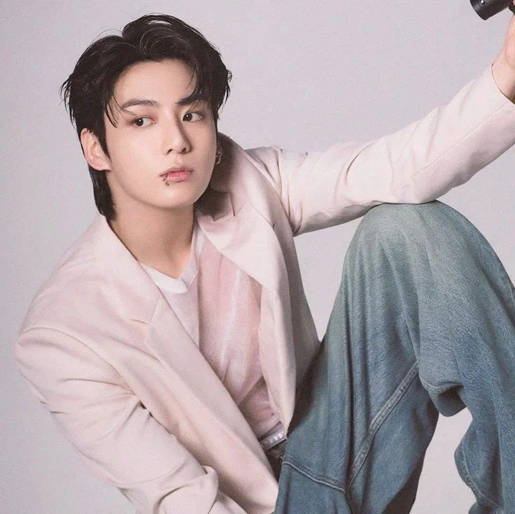 Avatar of 𝐁𝐑𝐄𝐀𝐊𝐈𝐍𝐆 𝐍𝐄𝐖𝐒ㅤ𔘓.ㅤJeon Jungkook