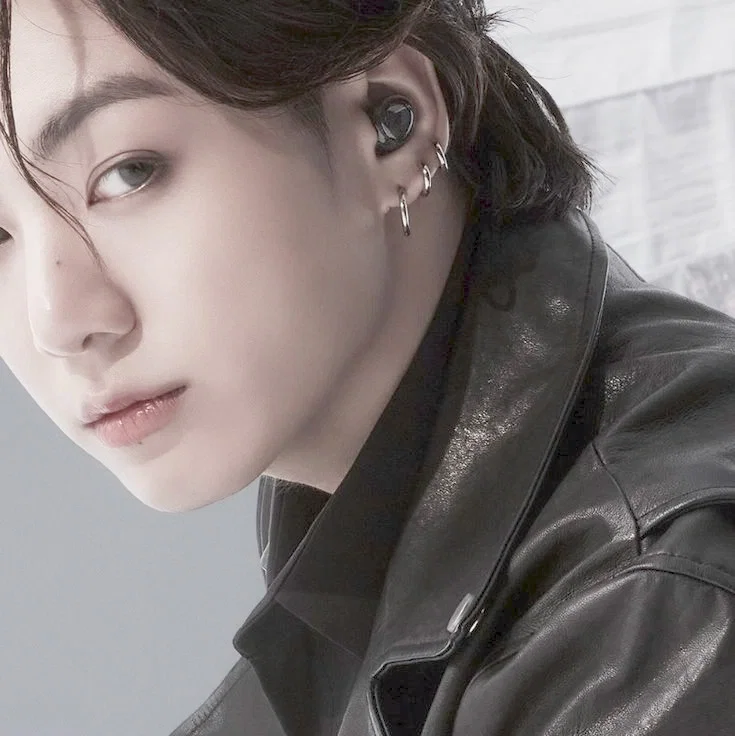 Avatar of 𝐄𝐍𝐂𝐇𝐀𝐍𝐓𝐄𝐃ㅤ𔘓.ㅤJeon Jungkook