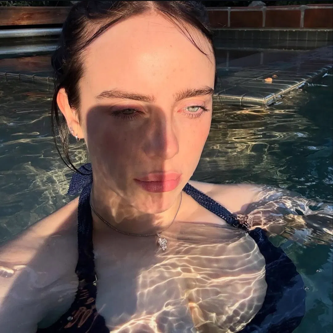 Avatar of Billie Eilish (pool party)