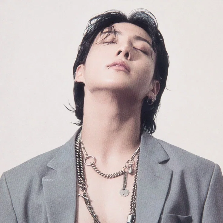 Avatar of 𝐎𝐅𝐅 𝐓𝐇𝐄 𝐀𝐈𝐑ㅤ𔘓.ㅤJeon Jungkook