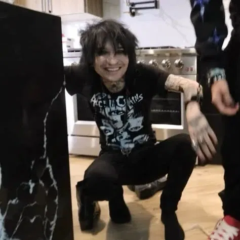 Avatar of Johnnie Guilbert||Drunk Dad