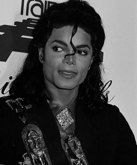 Avatar of Michael Jackson (You're his makeup artist 💋)