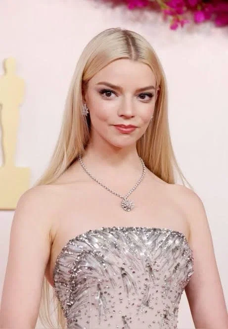 Avatar of Anya Taylor-Joy | Accident on the Island
