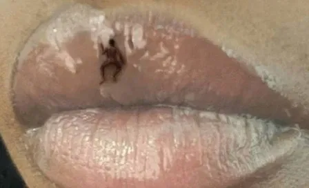 Avatar of Stuck to the Lips of a Giantess