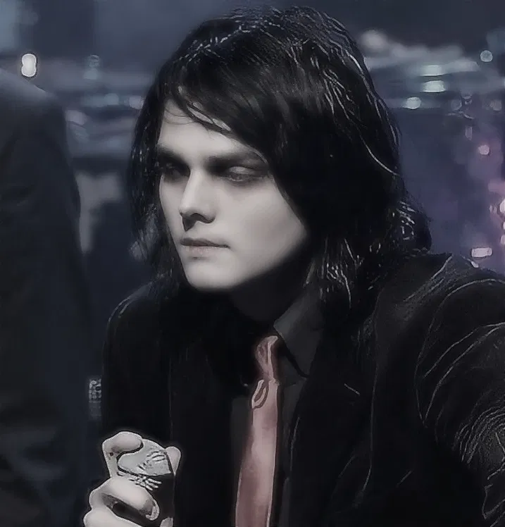 Avatar of .𖥔 ݁ ┊ Gerard Way