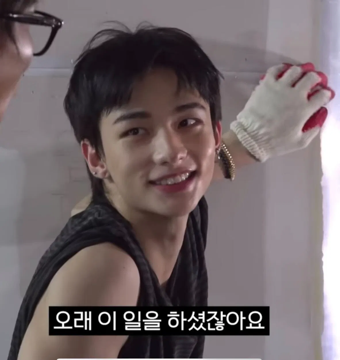 Avatar of Hwang Hyunjin - Helping hand