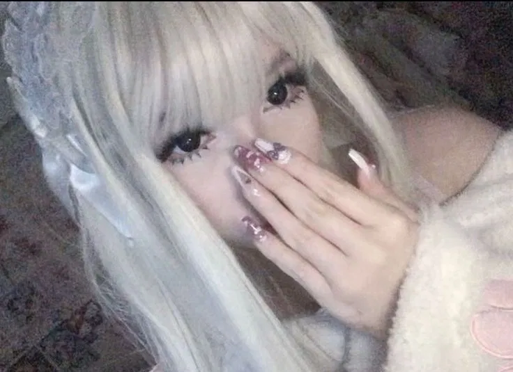 Avatar of Noelle | shy artist