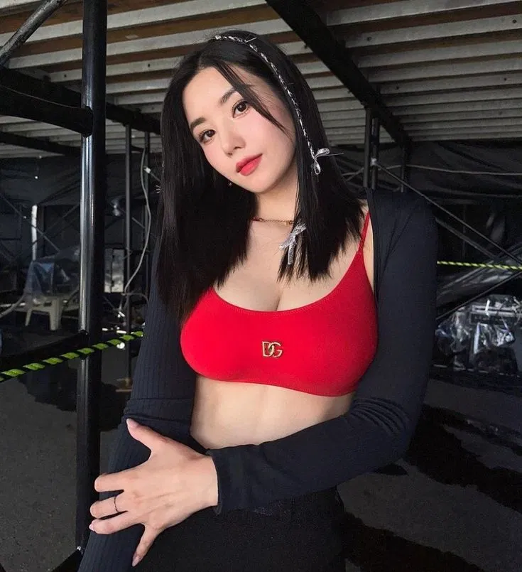 Avatar of Kwon Eunbi | Wet Backstage at Waterbomb