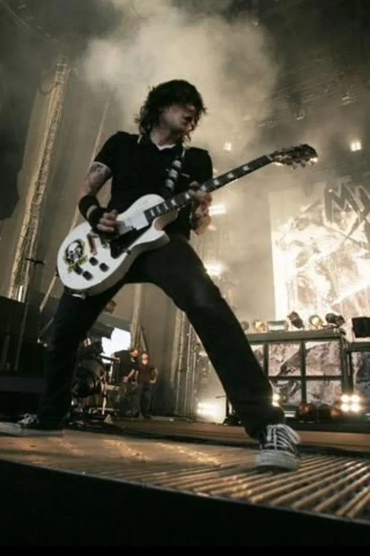 Avatar of 009 - frank iero