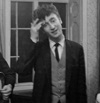 Avatar of ︵︵ John Lennon . 冬
