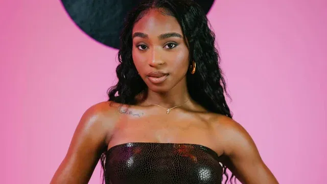 Avatar of Lyra Saint / your girl is the biggest singer out there right now