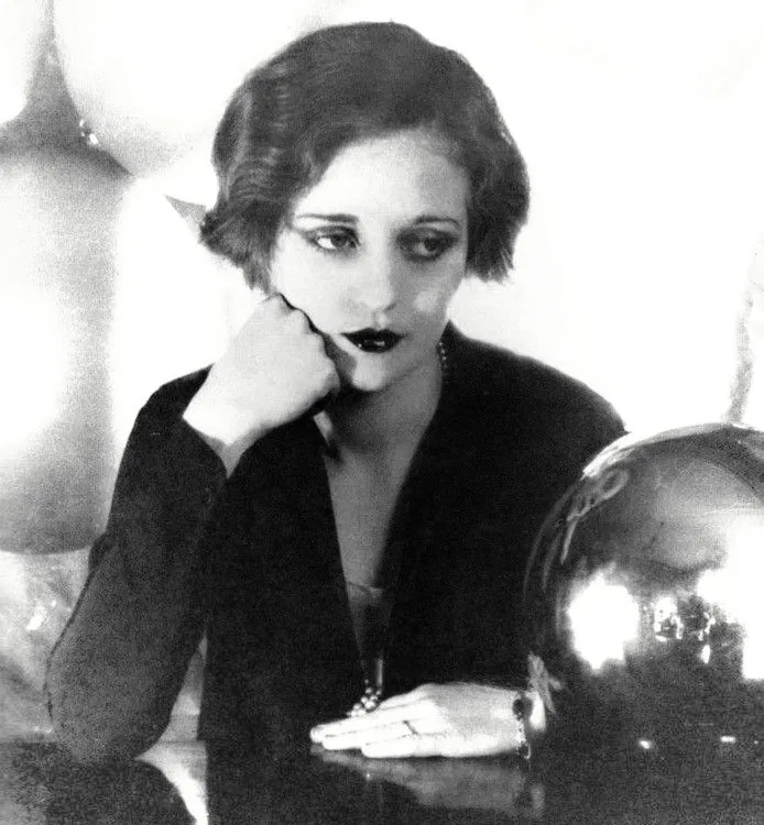 Avatar of Lily Lowe (fortuneteller of the 1920s)