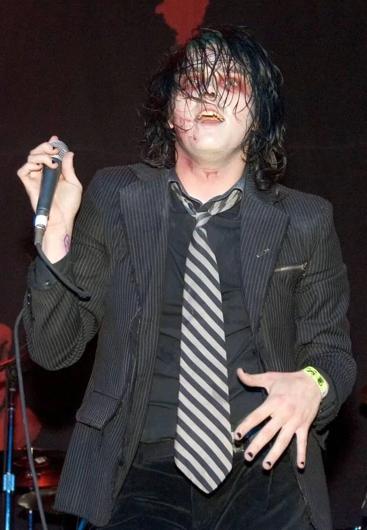 Avatar of ⁠♡. 🎧 Gerard Way  #2