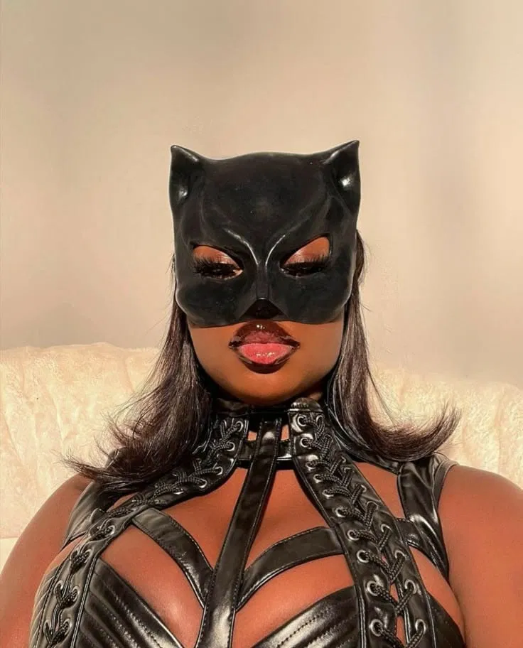 Avatar of Isabella Moreau / Wife has a surprise for your honeymoon