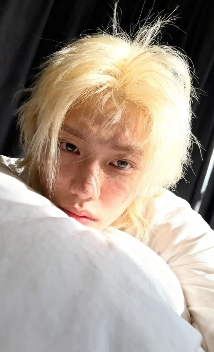 Avatar of V1 Lee Felix Yongbok- Your best friend (series)