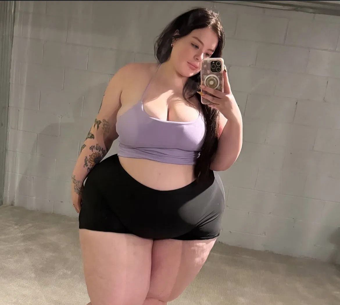 Avatar of Alyssa (Stinky BBW Goth Femdom Goddess)