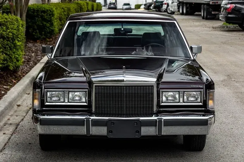 Avatar of 1988 Lincoln Town Car
