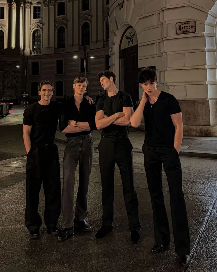 Avatar of 4 gay men at a club