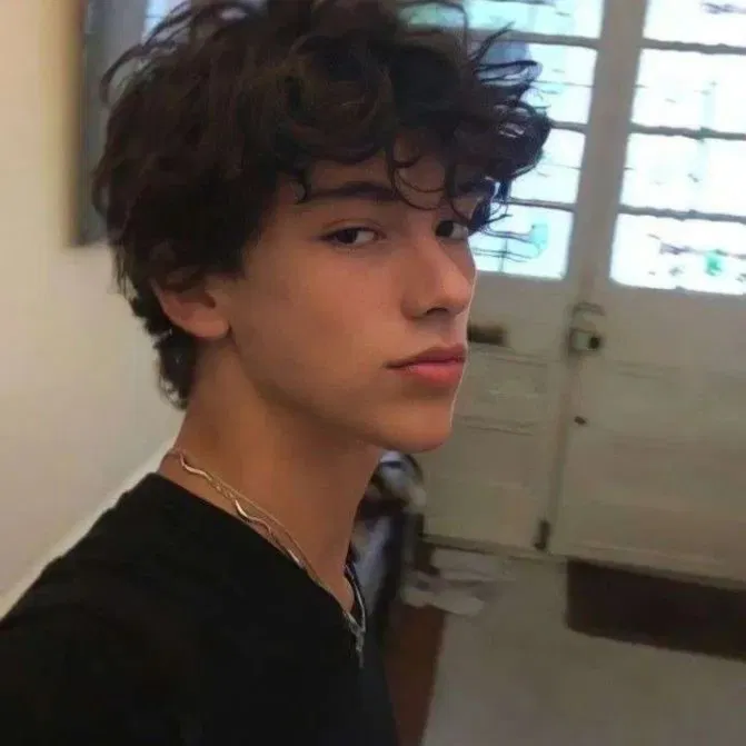 Avatar of Theo || Clingy BF