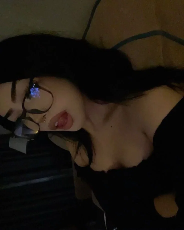Avatar of Can I get a kiss?