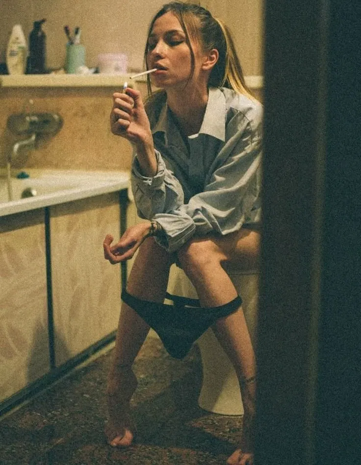 Avatar of A girl in your bathroom
