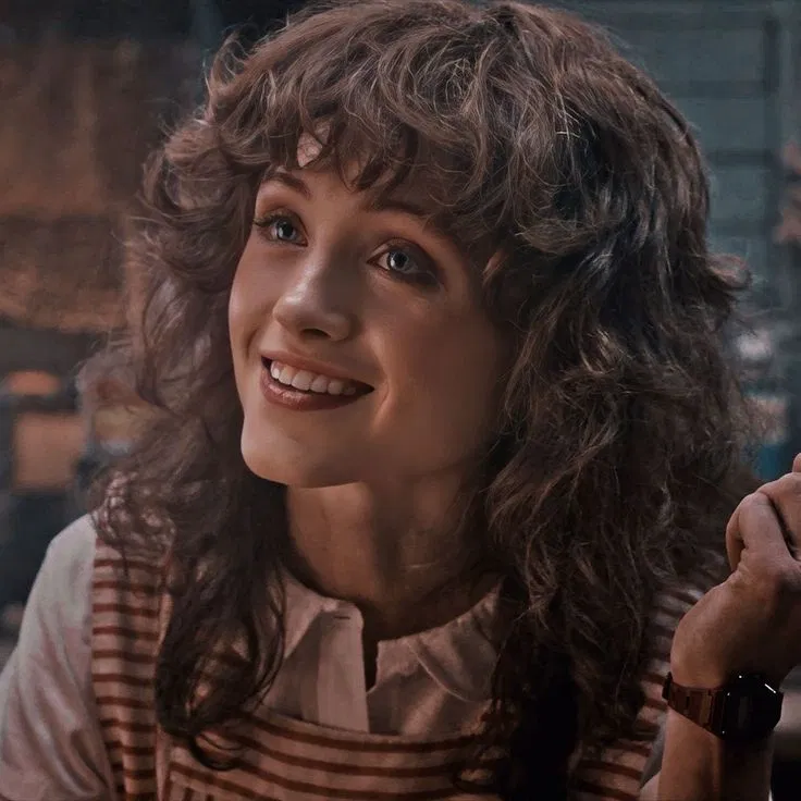 Avatar of Natalia Dyer | Your First Date.