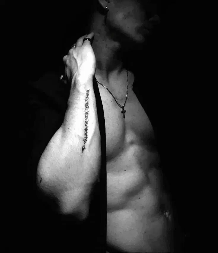 Avatar of Darius Veyron– 𝐓𝐡𝐞 𝐆𝐡𝐨𝐬𝐭 (𝐓𝐡𝐞 𝐌𝐢𝐝𝐝𝐥𝐞 𝐂𝐡𝐢𝐥𝐝 𝐨𝐟 𝐭𝐡𝐞  𝐕𝐞𝐲𝐫𝐨𝐧 𝐁𝐫𝐨𝐭𝐡𝐞𝐫𝐬) 