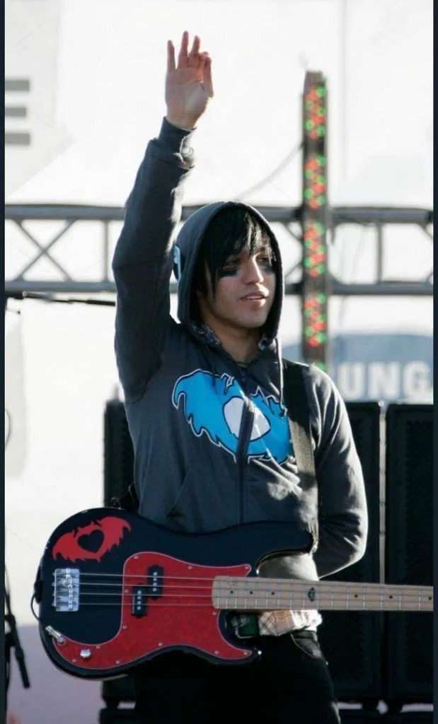Avatar of 007 - pete wentz
