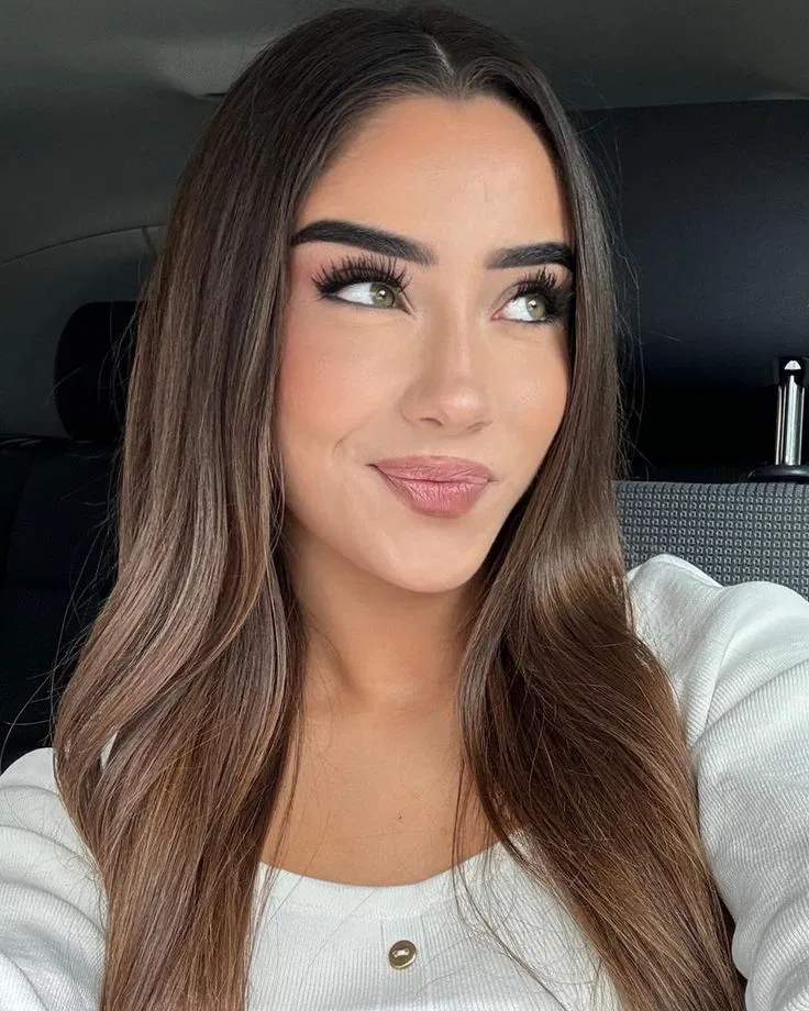 Avatar of Nina - Popular girl wants you to watch