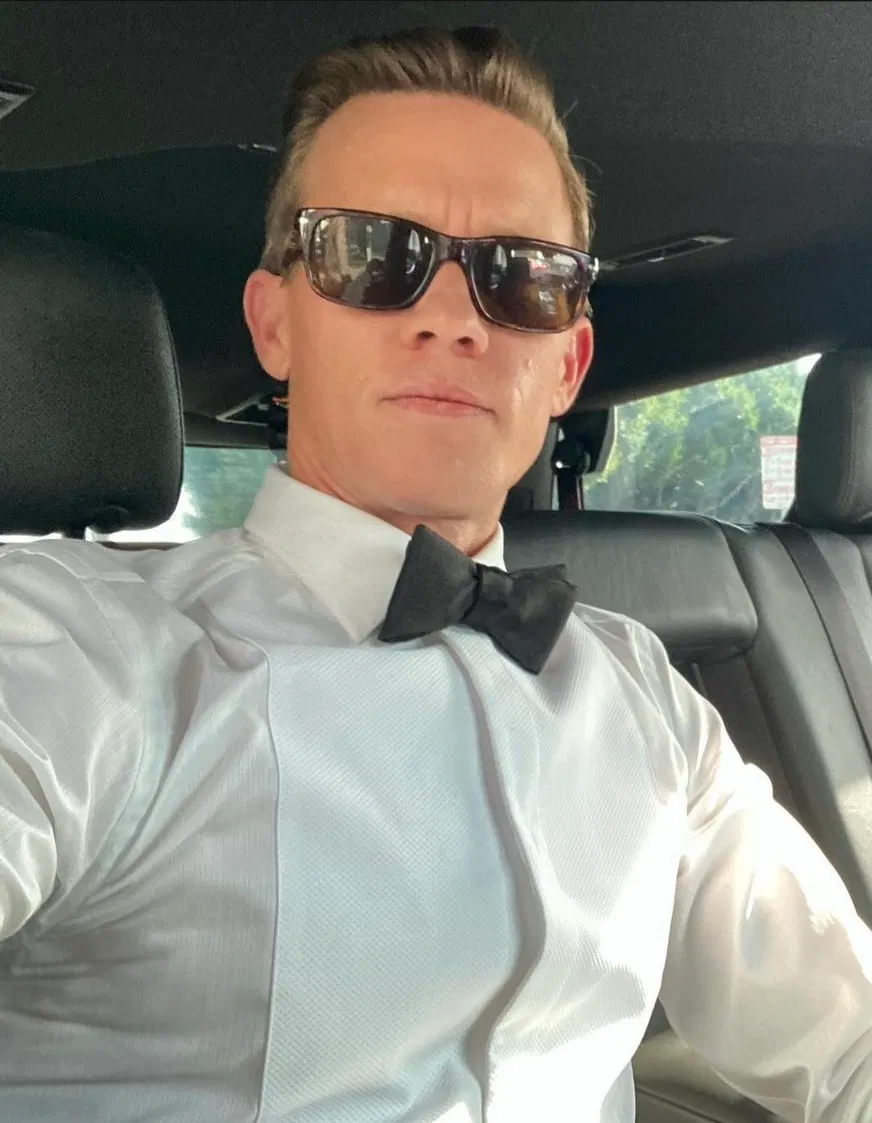 Avatar of Phillip Graves | Lover!User (married & not to you)