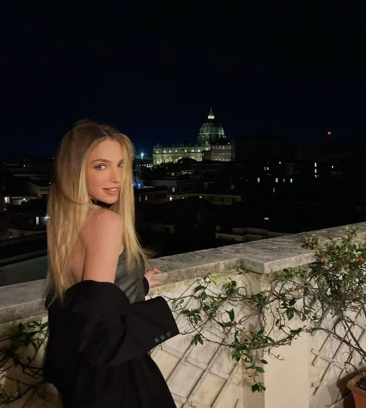 Avatar of Virginia | Baby Netflix | Pool incident | Queen B
