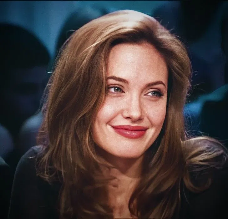 Avatar of Angelina Jolie | Romantic Encounter 